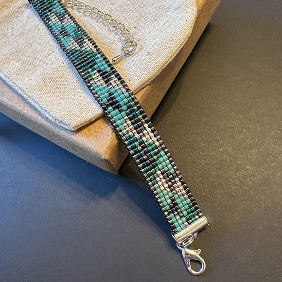 Handmade Beaded Bracelet - Picture 1 of 8